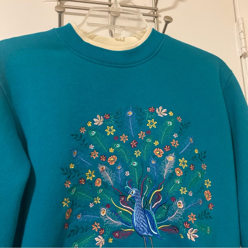 Vintage 90s Y2K King Universal Teal Embroidered Peacock Grandma Sweatshirt